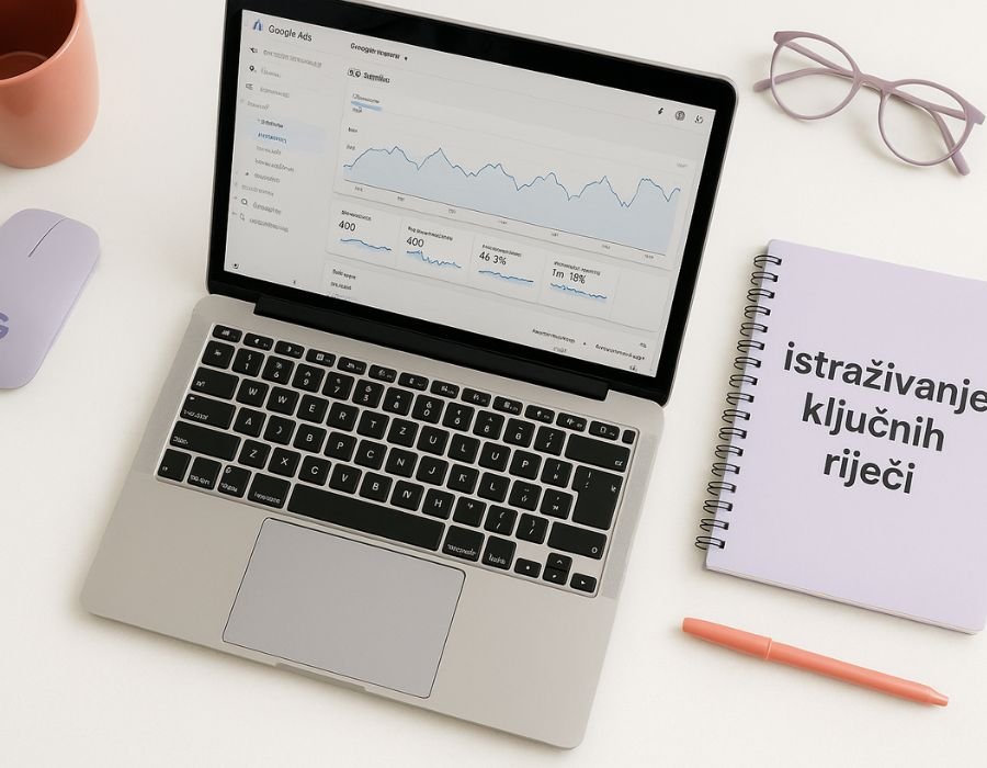 Radni prostor s Google Ads analizom i bilježnicom za istraživanje ključnih riječi – online reklame i SEO usluge agencije Digistil za Google i Facebook oglase