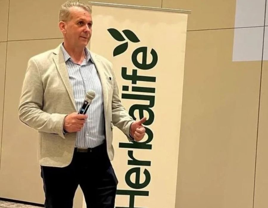 Aid Brkić mentor Herbalife drži govor